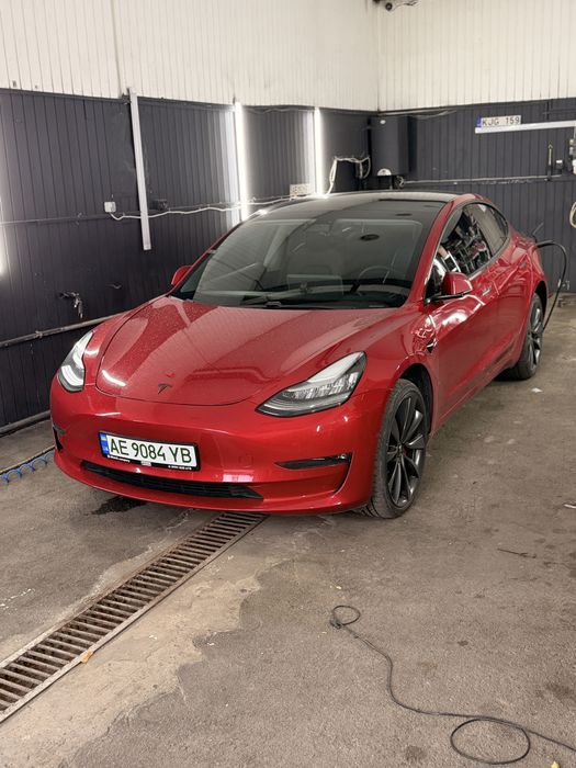 Аренда автомобиля Tesla model 3 performance