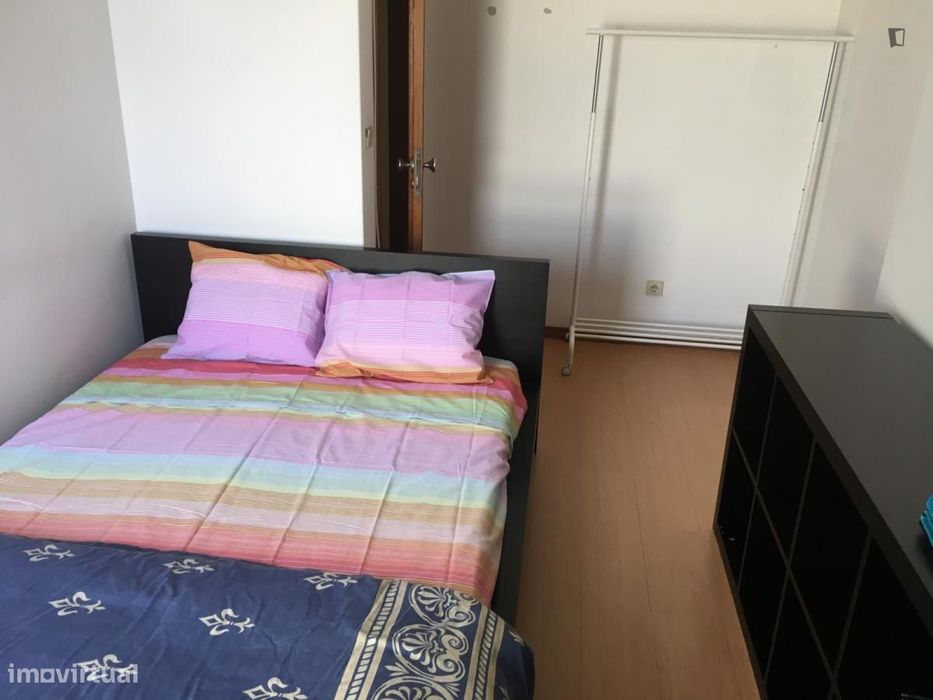 Quarto - localizado em Paranhos Porto