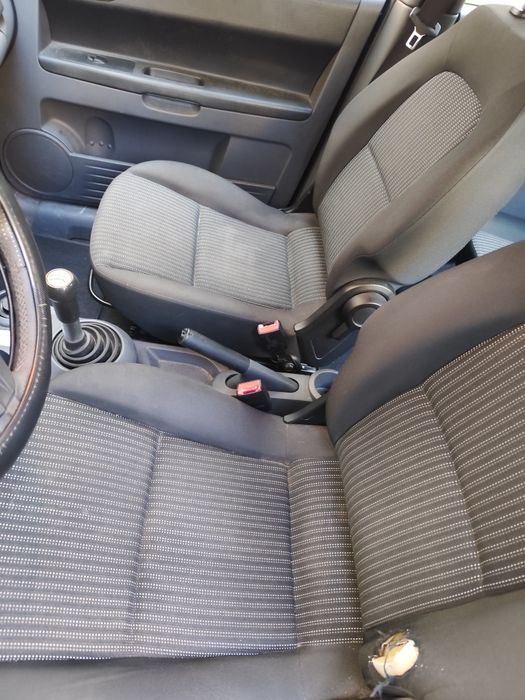 Mitsubishi Colt em estado irrepreensível