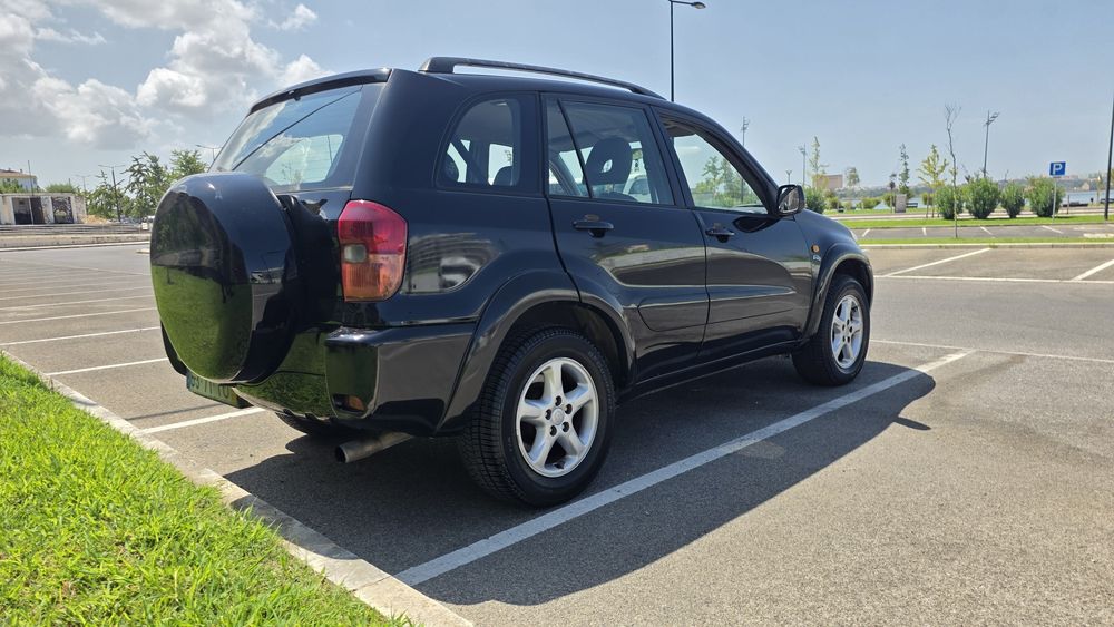 Toyota RAV4 2.0 D4D -Revisão Feita