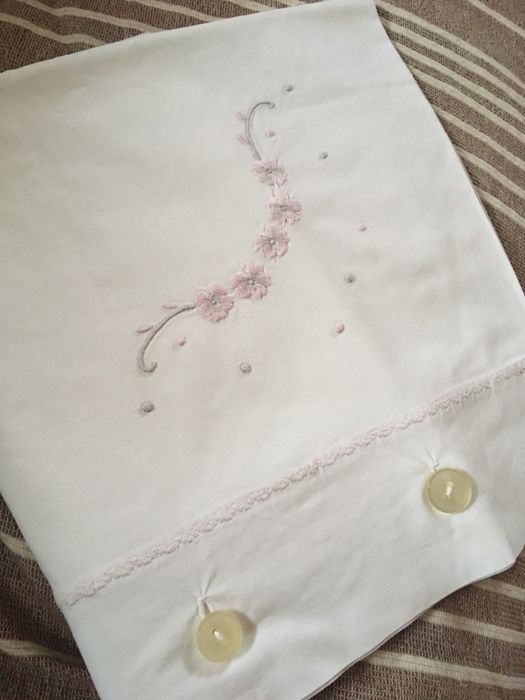 Lençol + almofada + travesseiro