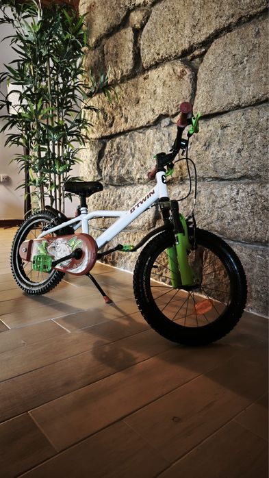 Bicicleta BTWIN modelo “Savage” Aro 16