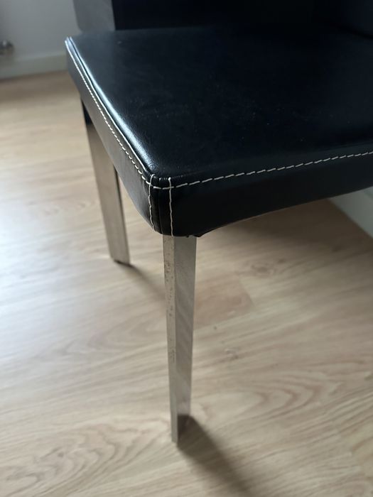 Cadeira em pele sintetica