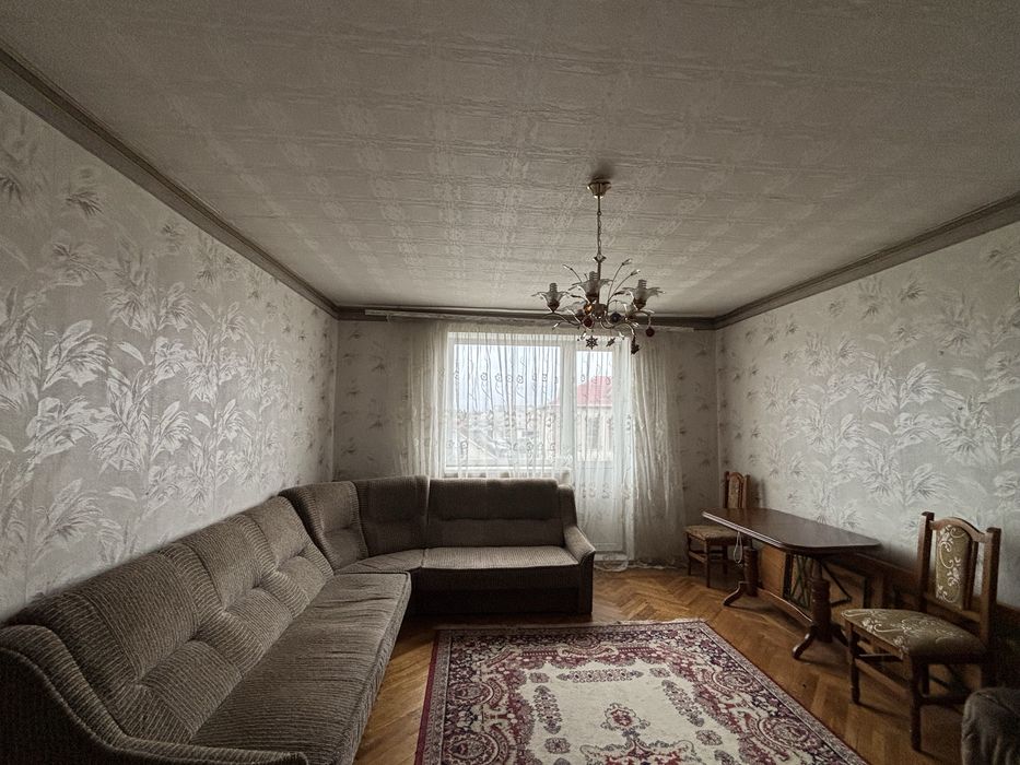 Продам 3-х кімнатну квартиру з гаражем,підвалом і земельною ділянкою