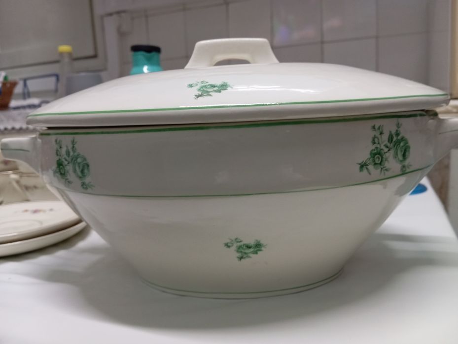 Terrina de sopa muito antiga
