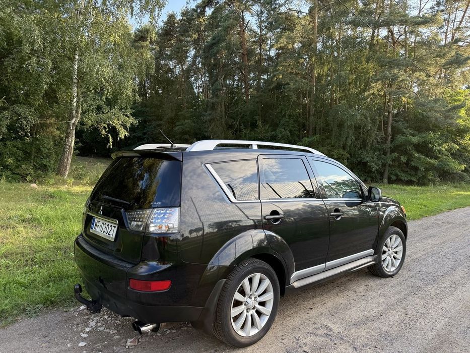 Mitsubishi Outlander 4x4 2009 р. 2.0D 140 к.с. / 7-місний / Фаркоп / Багата комплектація. Тільки для діючих військових ЗСУ