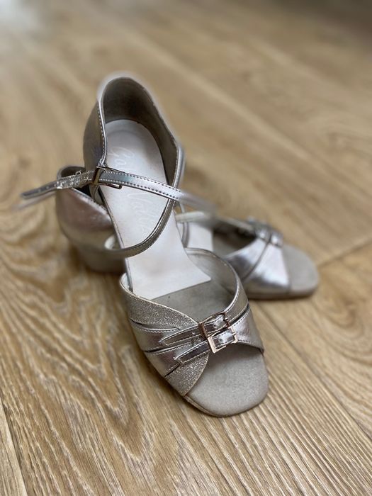 Босоніжки для бальних танців