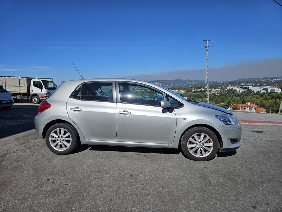 Toyota Auris 2.0 D4D de 2008 para peças.
Não vendo completo, apenas p