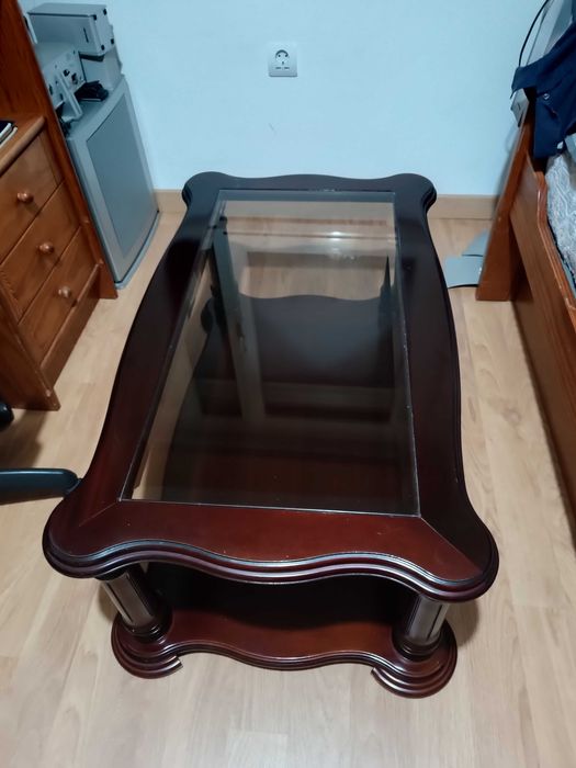 Mesa em mogno com tampo em vidro