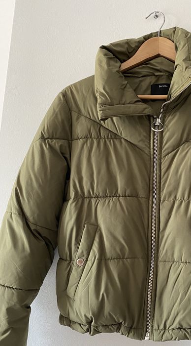 Blusão acolchoado gola alta verde Bershka