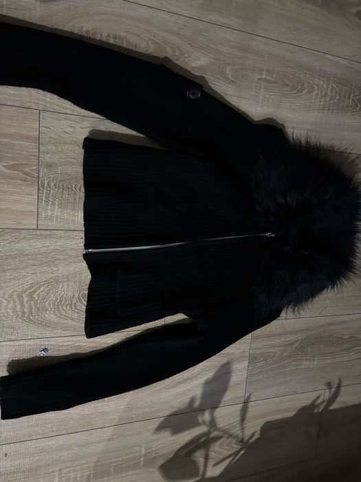 Rozpinany sweter z futrem