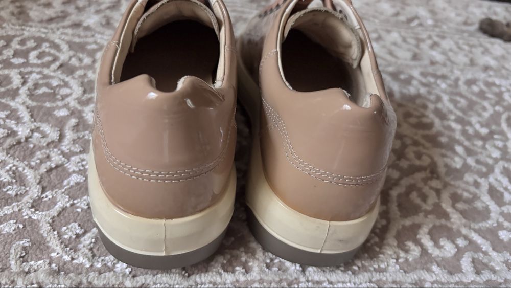 Кроссовки снікерси лак Ecco 39