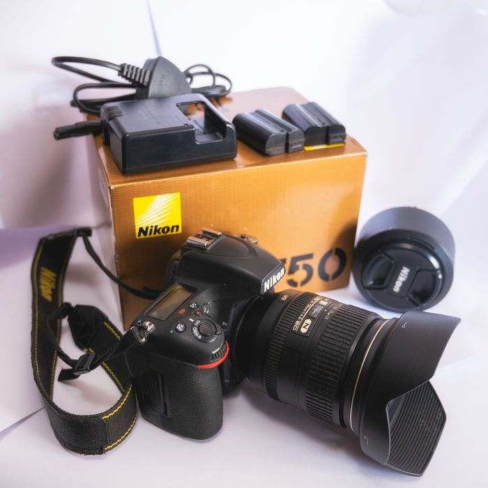 Nikon D750 + 2 objetivas + 2 baterias