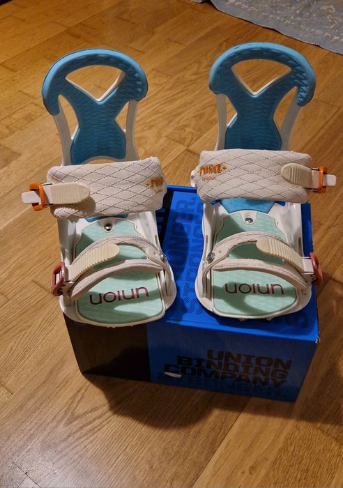 Fixações de Snowboard Union Rosa Rapariga. 
Com algumas marcas de uso