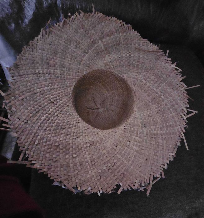 Chapéu de palha rústico