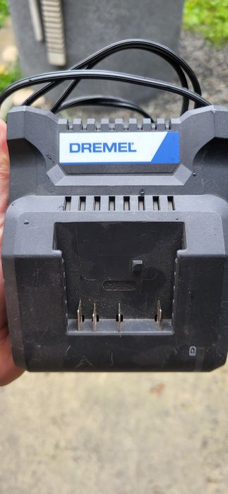 Зарядний пристрій dewalt 115 dremel