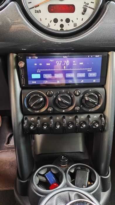 Auto Rádio com CarPlay, Bluetooth e Câmera de Marcha Atrás