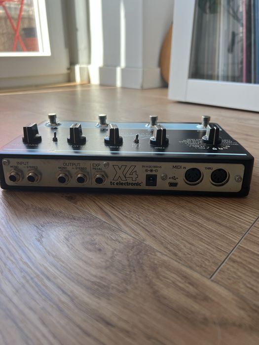 Roland Cube 60 e TC Electronic Alterego x4