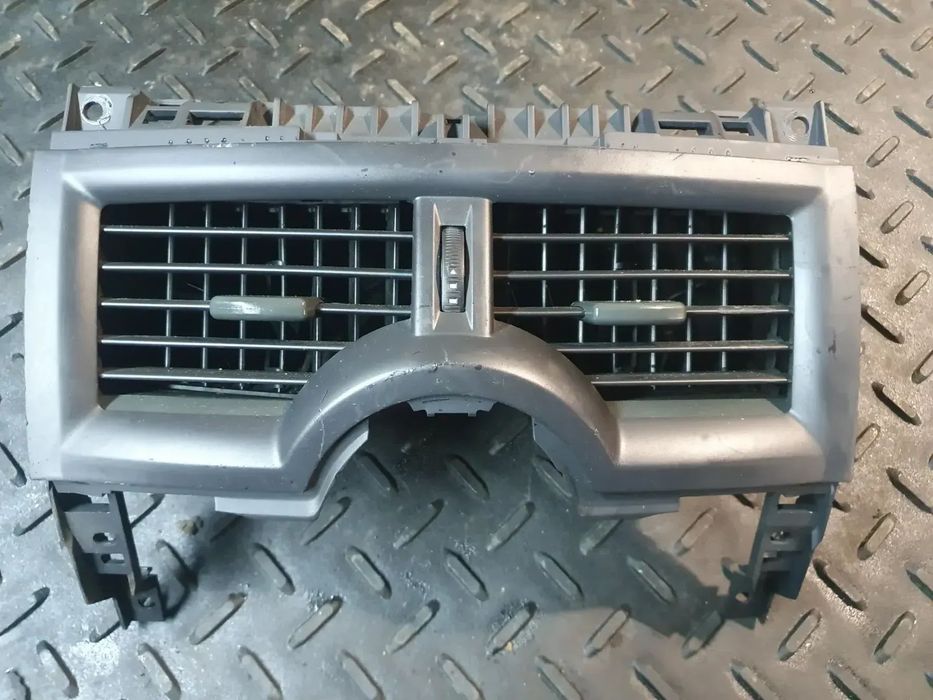 Renault Megane 2 II FL 05-09 KRATKA NAWIEWU POWIETRZA ŚRODKOWA POSIADAM 2 SZT