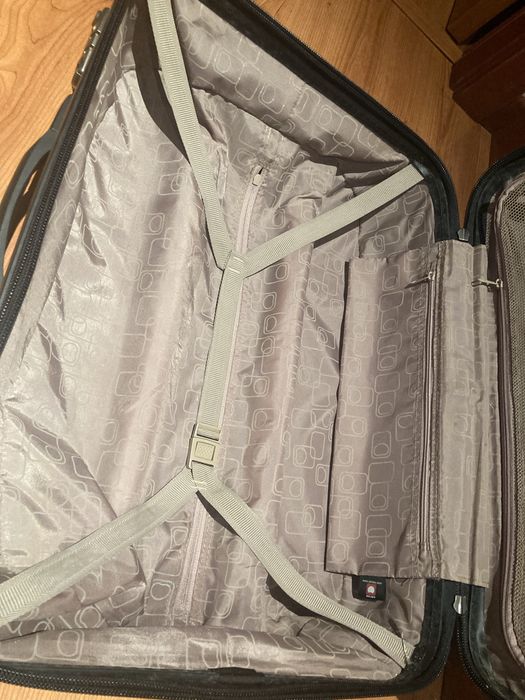 Mala viagem rigida tamanho medio (marca Delsey)