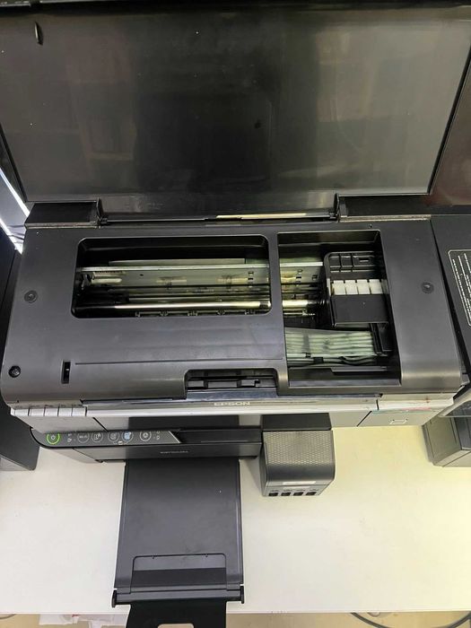 продапється принтер Epcon L805