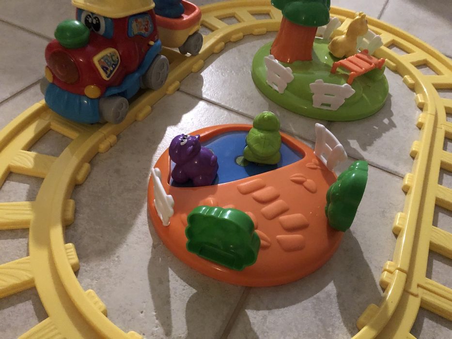 Pista de comboio brinquedo criança didáctica com musica e luzes chicco