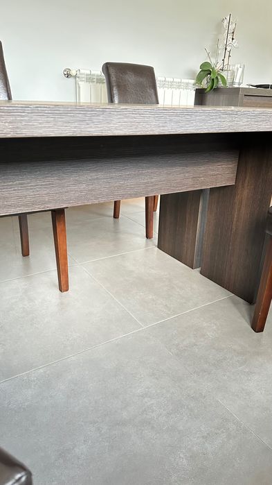 Móveis de sala - mesa, cadeiras e aparador