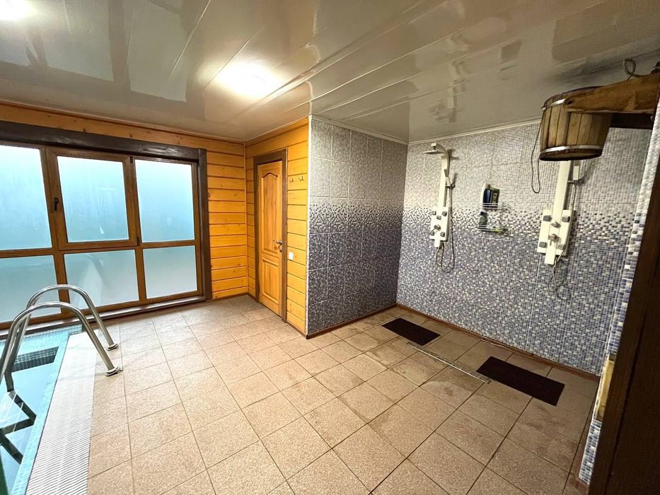 Подобово та погодинно/Осещина з виходом на воду: баня, басейн у ціні +