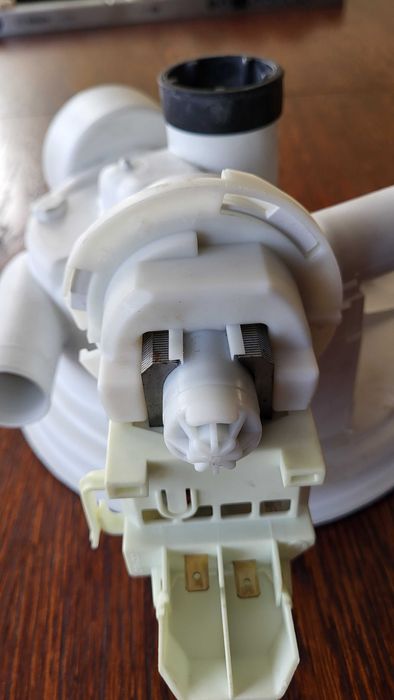 Pompa odpływowa z odpływem zmywarki Bosch SGV55M43EU