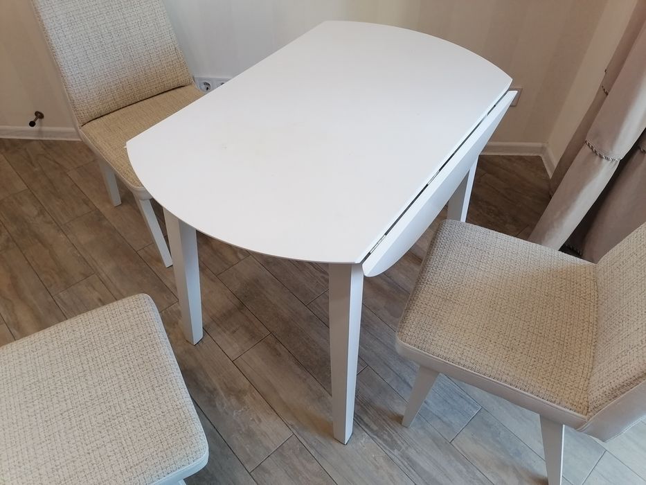 кухонний стіл зі стільцями