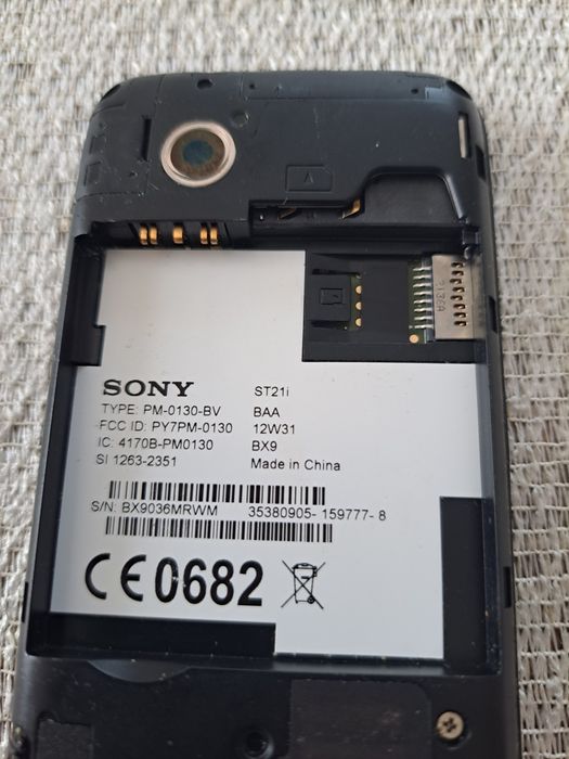 Telefon komórkowy sony imperia ST 21