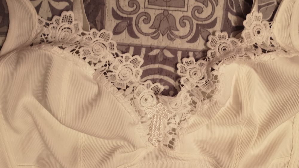 Nowy biustonosz biały 110F