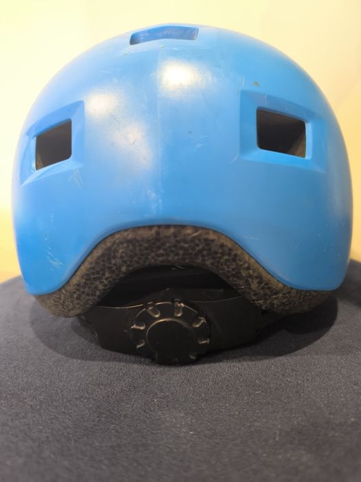 Komplet kask i zestaw nowych ochraniaczy