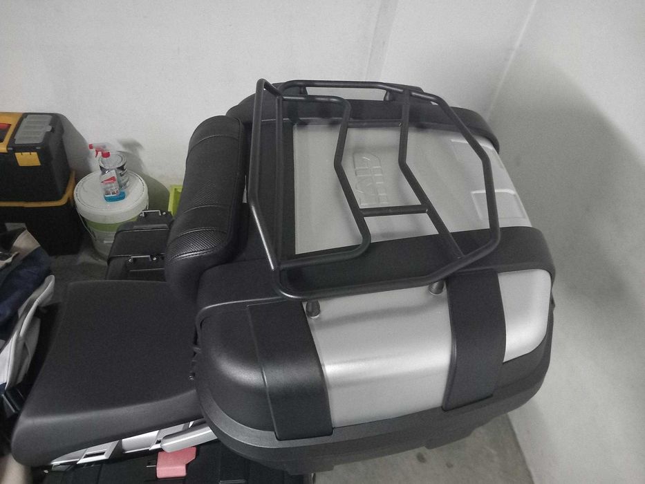 Top-Case Givi Trekker 52L + Base Givi SRA692