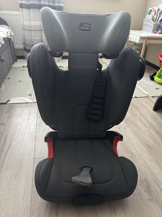 Автокрісло дитяче від 15 кг (2 років) до 36 кг (12 років)