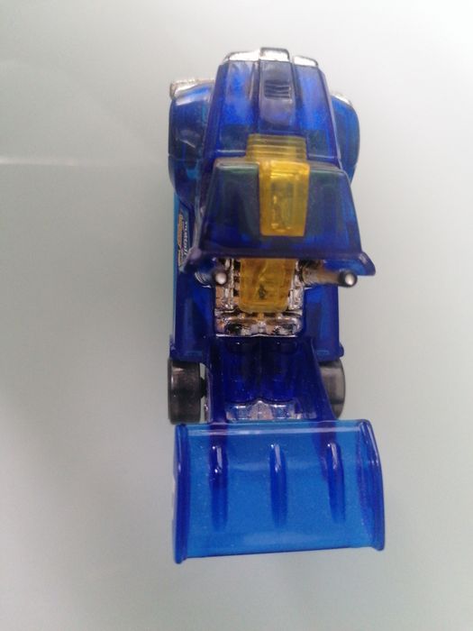 Hot Wheels resorak auto Mattel 2013