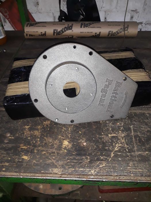 Pompa MEC. Pokrywa przekładni.