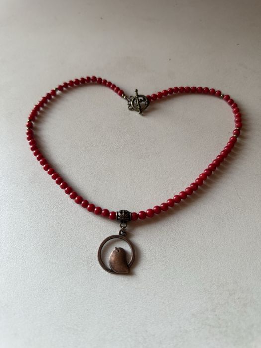 Чокери з червоного та білого коралу