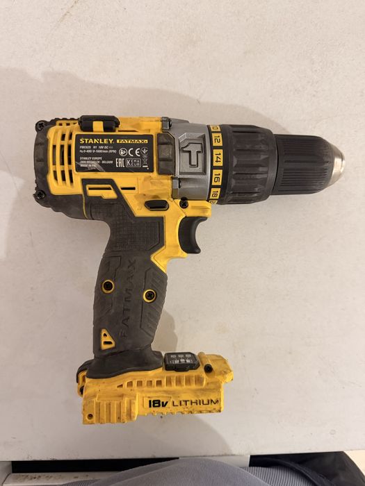 Aparafusadora stanley fatmax