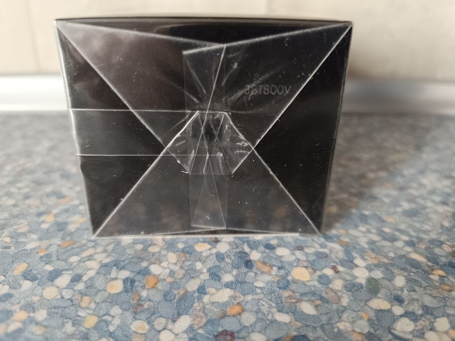 Чоловічий парфум Yves Saint Laurent La Nuit de L'Homme.