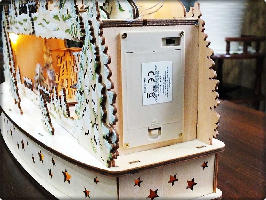 Świąteczna DUŻA Szopka ruchoma drewniana na parapet /Scenka miasto Led