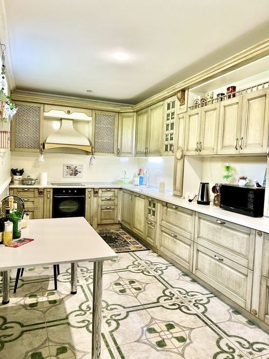 Продаж затишного заміського будинку