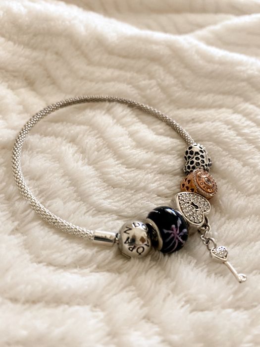 Pulseira PANDORA com contas