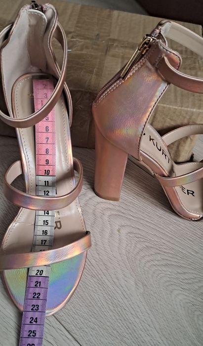 Super sandałki  metaliczne .Nowe