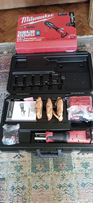 Maquina de cravar milwaukee m18 onekey