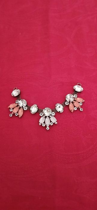 Colar Zara, para camisola