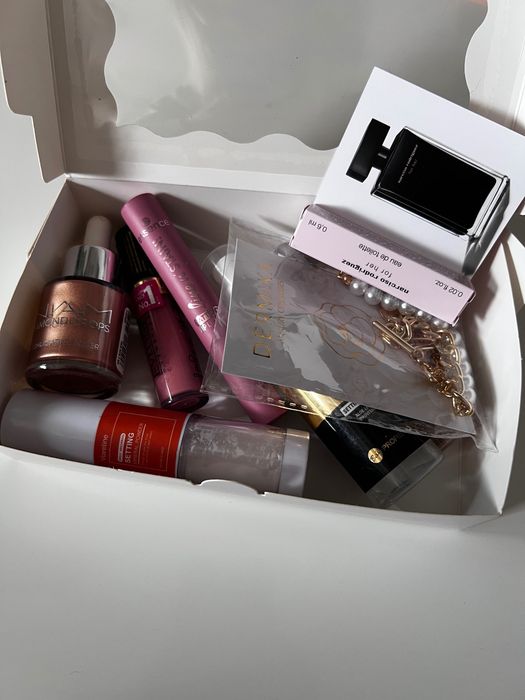 Beauty box paczka kosmetyków nowych essence, nam , Dermika