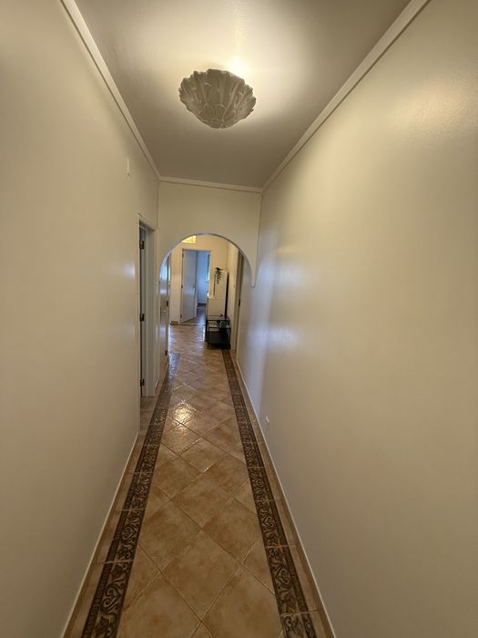 Quarto com 2 camas, tv e frigorifico  em Odivelas
