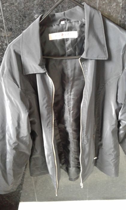 Blusão azul S (com ligeiro brilho)