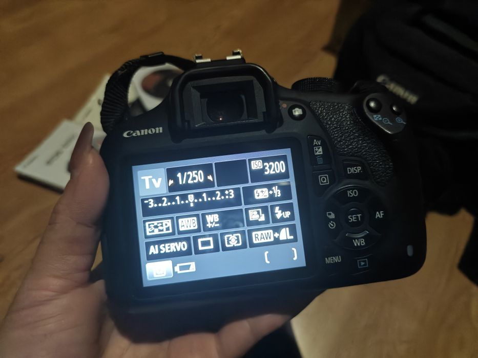 Câmara Canon 1200D + objetiva